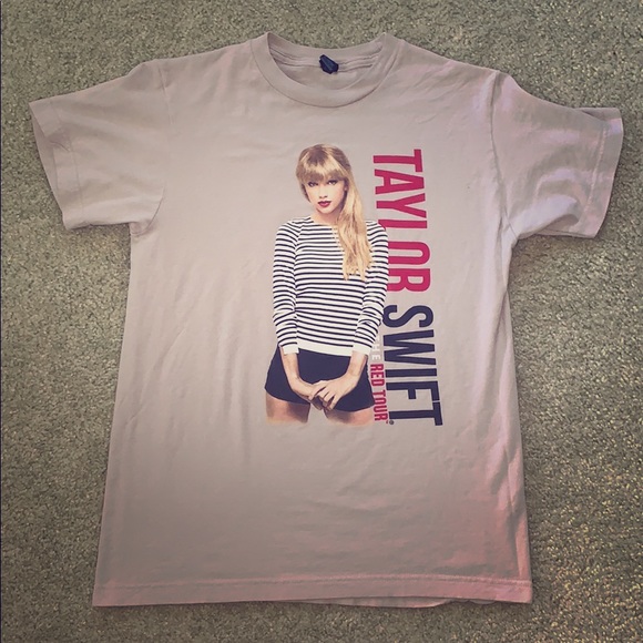 Taylor Swift Tops - Taylor Swift Red Tour Shirt Size Small